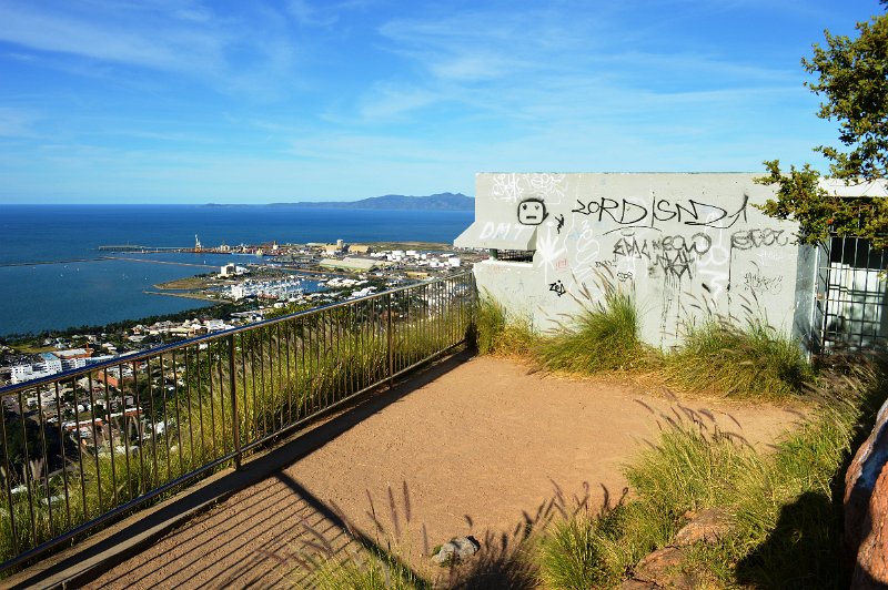 05Tville (52).JPG - Townsville; WWII observation post on Castle Hill 